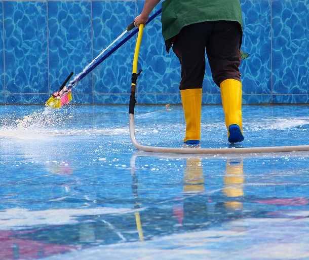 Manutenzione pulizia piscine